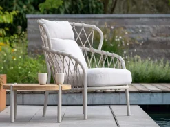 Klea Lounge Pfauensessel Alu greige mit Kordel greige Kissen Vanilla